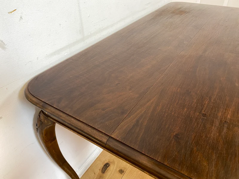 Eleganter ausziehbarer 50er Jahre Chippendale Esstisch mit handverzierten Cabriole Tischbeinen