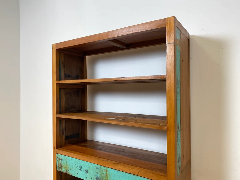 Boatwood by WMK I Nachhaltiges handgefertigtes Bücherregal aus altem Bootsholz