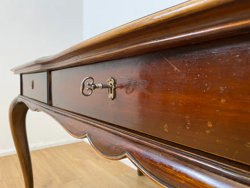WMK I Eleganter & sehr großer 50er Jahre Schreibtisch oder auch Esstisch im antiken Stil mit Schubladen