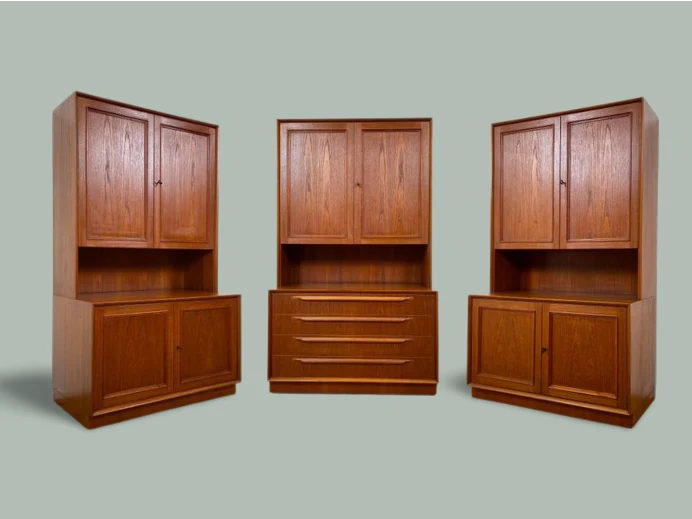 WMK I Stilvolles und sehr gut erhaltenes skandinavisches Highboard in Teakholz