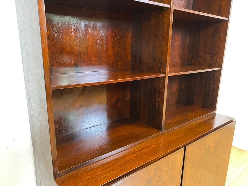 WMK I Stilvoller skandinavischer Mid-Century Designer Bücherschrank by Omann Junior in Palisander m. verstell. Regalböden