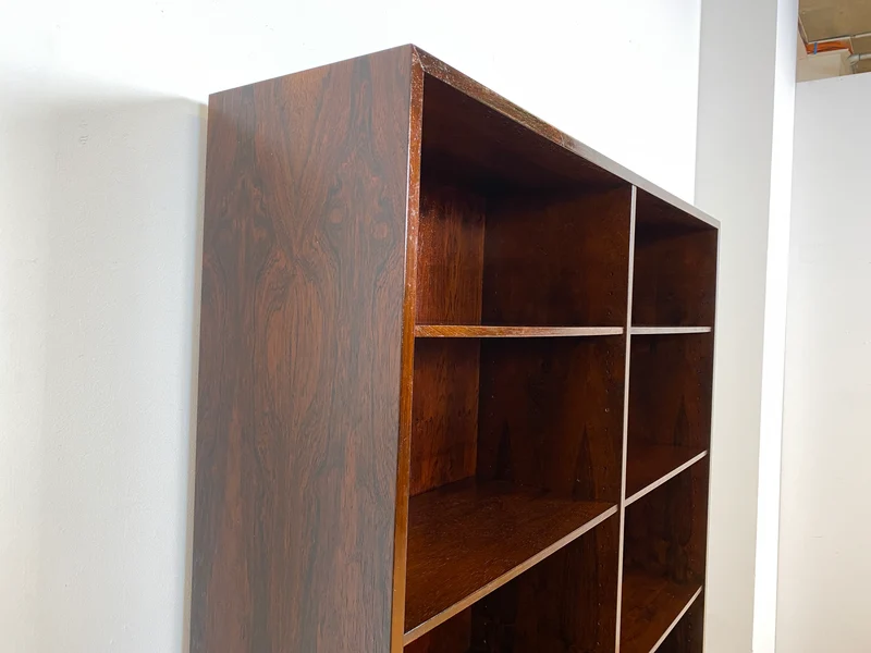 WMK I Stilvoller skandinavischer Mid-Century Designer Bücherschrank by Omann Junior in Palisander m. verstell. Regalböden
