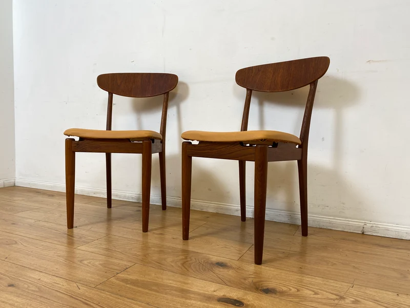 WMK I Stilvoller skandinavischer Mid-Century Designer Esszimmerstuhl von Farstrup aus Teakholz mit Kunstleder Bezug