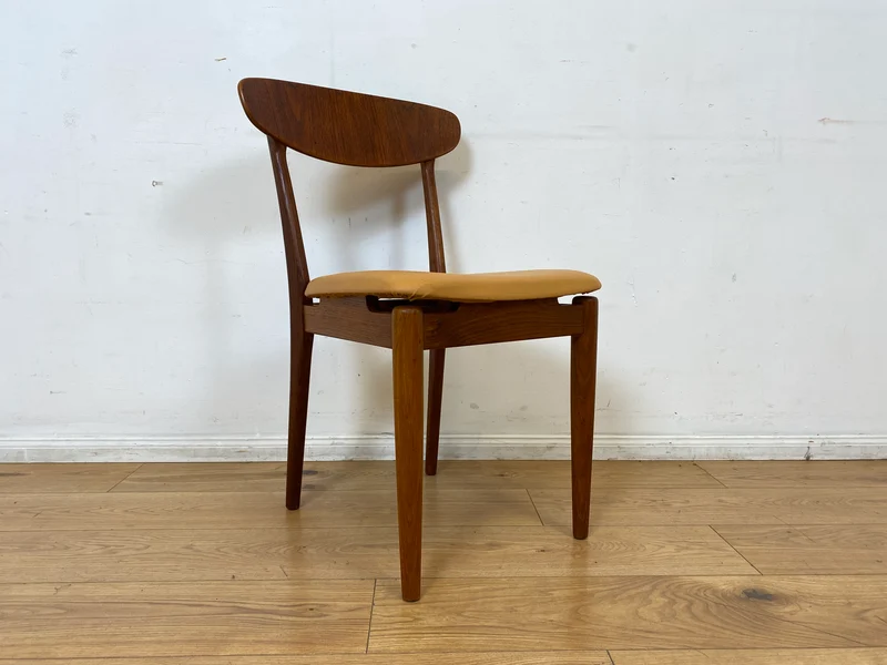 WMK I Stilvoller skandinavischer Mid-Century Designer Esszimmerstuhl von Farstrup aus Teakholz mit Kunstleder Bezug