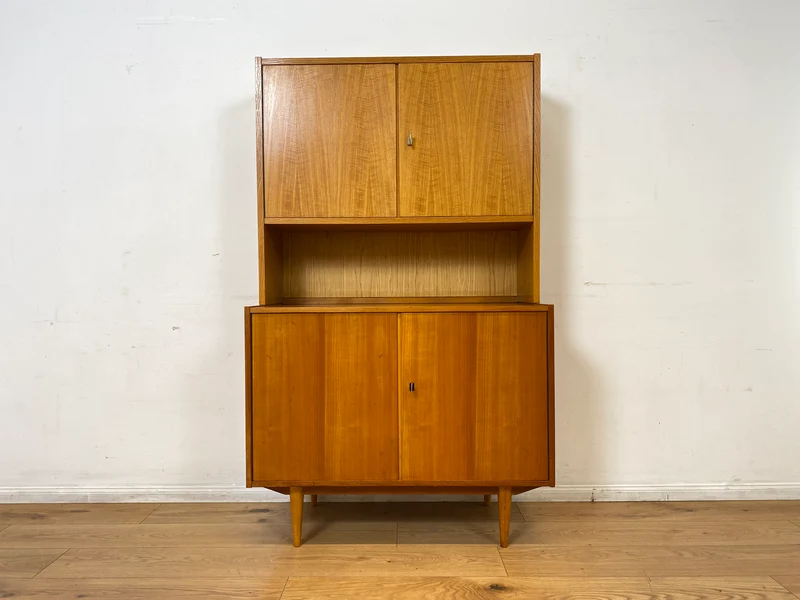 WMK I Stilvolles helles Mid-Century Highboard aus 1962 I Vollholz in Kirsche I Schrank Bücherschrank Wohnzimmerschrank Kommode Sideboard Bücherschrank 60er Vintage DDR Retro I