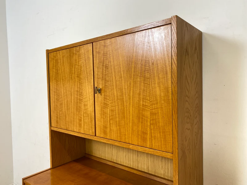 WMK I Stilvolles helles Mid-Century Highboard aus 1962 I Vollholz in Kirsche I Schrank Bücherschrank Wohnzimmerschrank Kommode Sideboard Bücherschrank 60er Vintage DDR Retro I