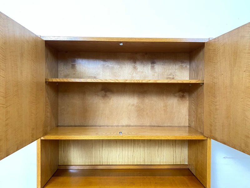 WMK I Stilvolles helles Mid-Century Highboard aus 1962 I Vollholz in Kirsche I Schrank Bücherschrank Wohnzimmerschrank Kommode Sideboard Bücherschrank 60er Vintage DDR Retro I