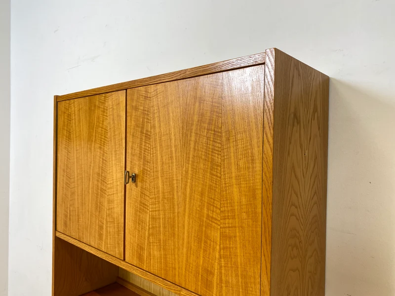 WMK I Stilvolles helles Mid-Century Highboard aus 1962 I Vollholz in Kirsche I Schrank Bücherschrank Wohnzimmerschrank Kommode Sideboard Bücherschrank 60er Vintage DDR Retro I