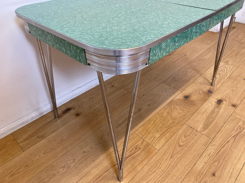 WMK I Kultiger ausziehbarer amerikanischer 50er Jahre Chromline Diner Table mit Resopal Tischplatte & Chrom Gestell
