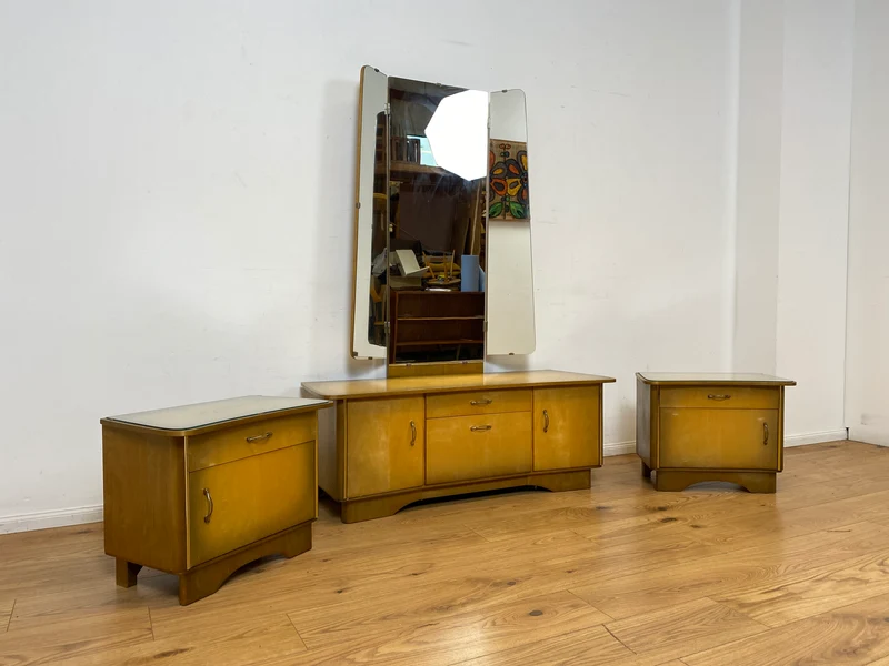 WMK I Formschöner Mid-Century Nachttisch mit Schublade & Messinggriffen