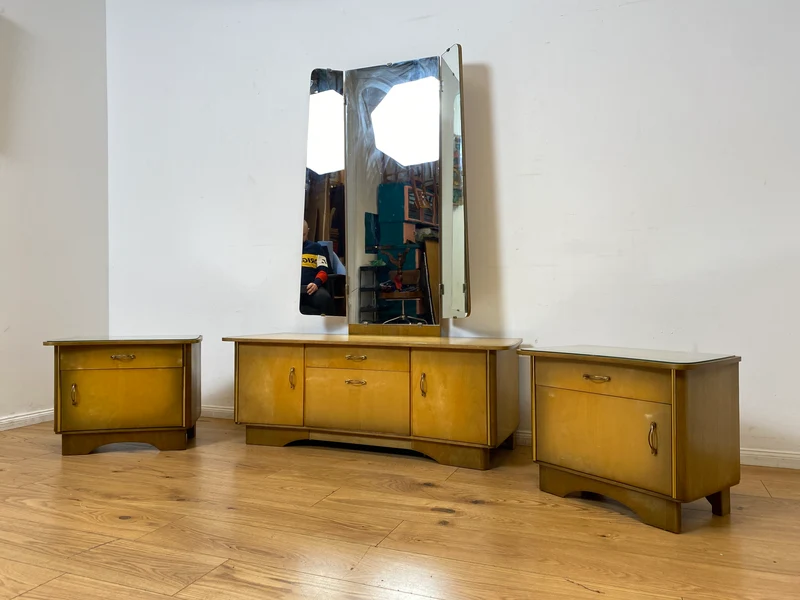 WMK I Formschöner Mid-Century Nachttisch mit Schublade & Messinggriffen
