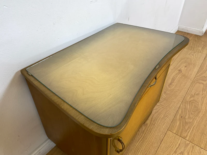 WMK I Formschöner Mid-Century Nachttisch mit Schublade & Messinggriffen