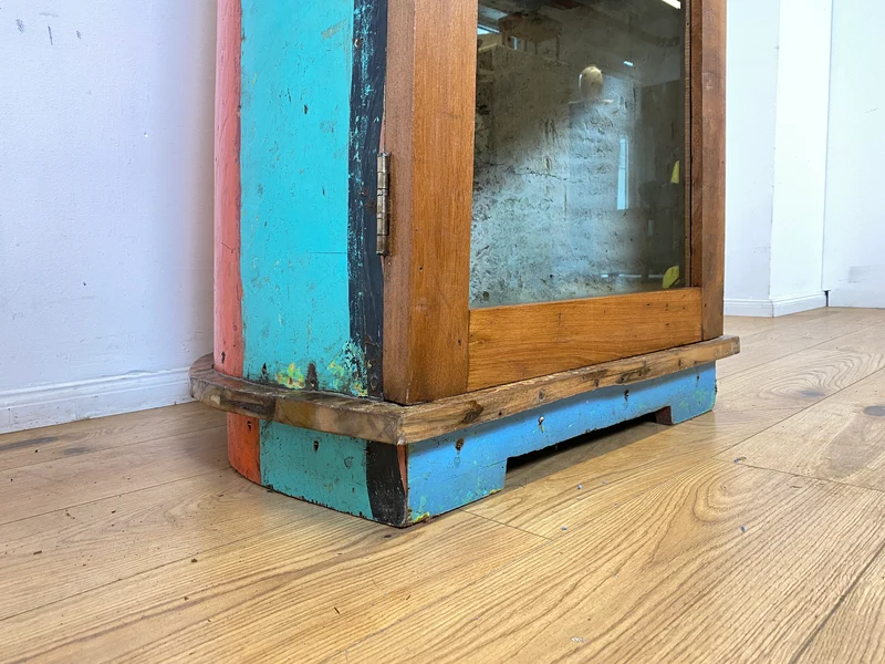 Boatwood by WMK I Einzigartige Vitrine handgefertigt aus altem Fischerboot