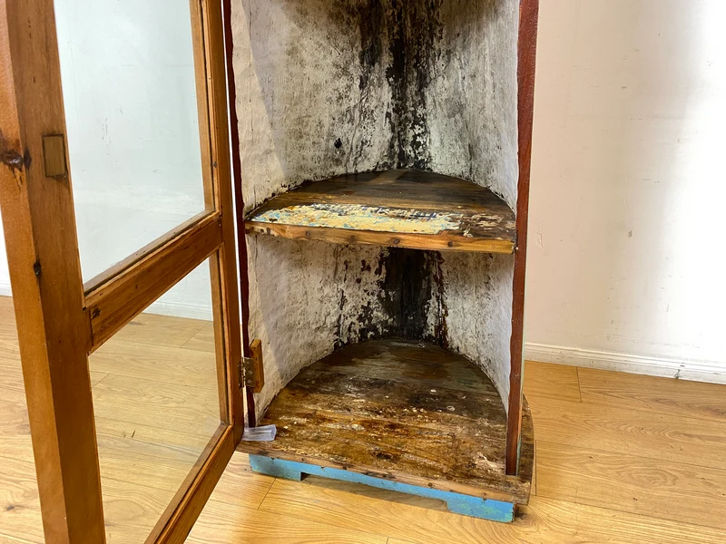 Boatwood by WMK I Einzigartige Vitrine handgefertigt aus altem Fischerboot