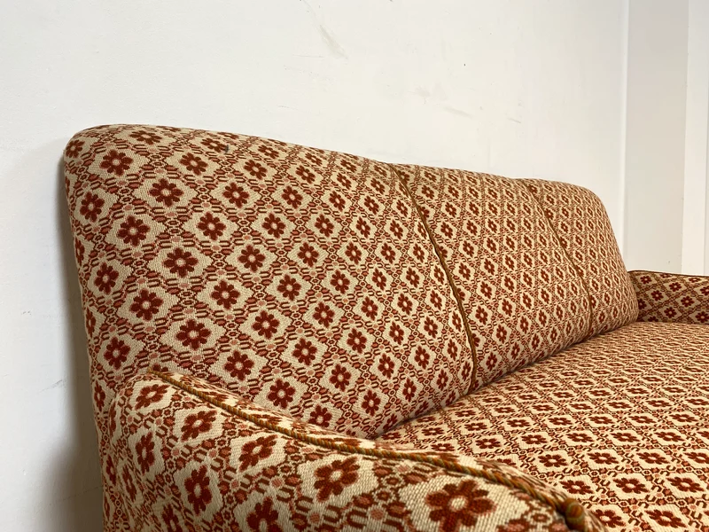 WMK I Besonders schönes und sehr gut erhaltenes antikes Sofa mit grandiosem Bezug und bequemen Federkern, um 1890