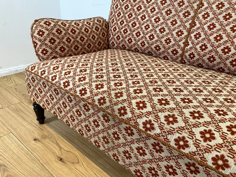 WMK I Besonders schönes und sehr gut erhaltenes antikes Sofa mit grandiosem Bezug und bequemen Federkern, um 1890