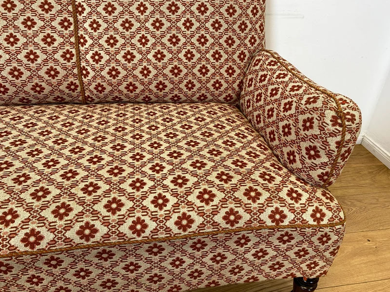 WMK I Besonders schönes und sehr gut erhaltenes antikes Sofa mit grandiosem Bezug und bequemen Federkern, um 1890