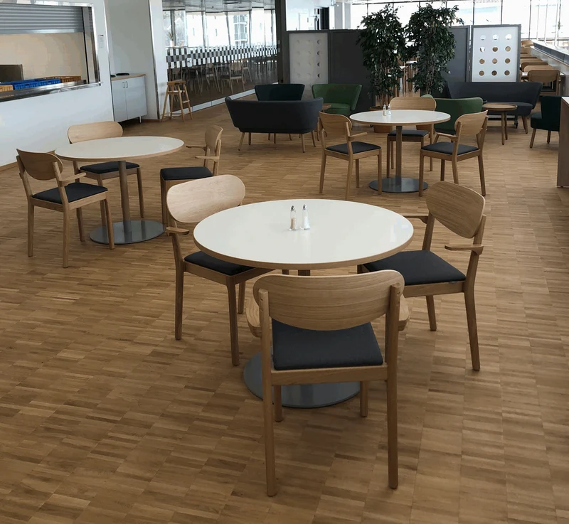 HELLAND Seniorenstuhl Svea - mit gepolstertem Sitz und Armlehnen