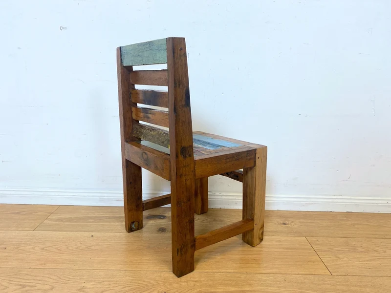 Bunter, stabiler und nachhaltiger Kinderstuhl handgefertigt aus altem Bootsholz in Originalfarben I Stuhl Kleinkindstuhl Holzstuhl Kinderzimmer Spielecke Kindermöbel Spielzimmer I