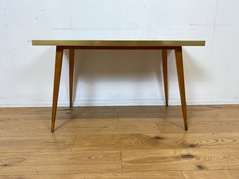 Kultiger hoher Mid-Century Couchtisch mit Mosaik Fliesen und konischen Füßen