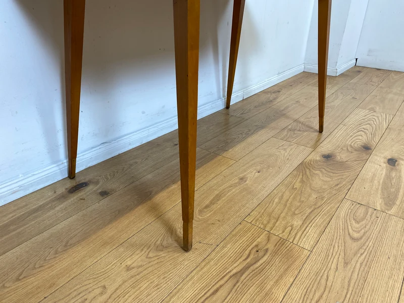 Kultiger hoher Mid-Century Couchtisch mit Mosaik Fliesen und konischen Füßen