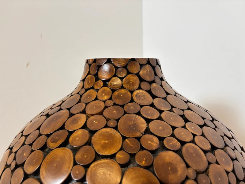 Einzigartige große Vintage Vase I in Handarbeit mit echten Holzscheiben verkleidetes Unikat