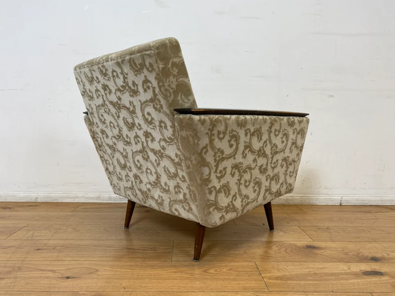 WMK Stilvoller und gut erhaltener Mid-Century Sessel mit Originalbezug und edlem Holzgestell