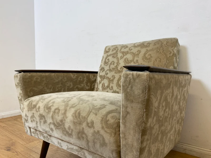 WMK Stilvoller und gut erhaltener Mid-Century Sessel mit Originalbezug und edlem Holzgestell