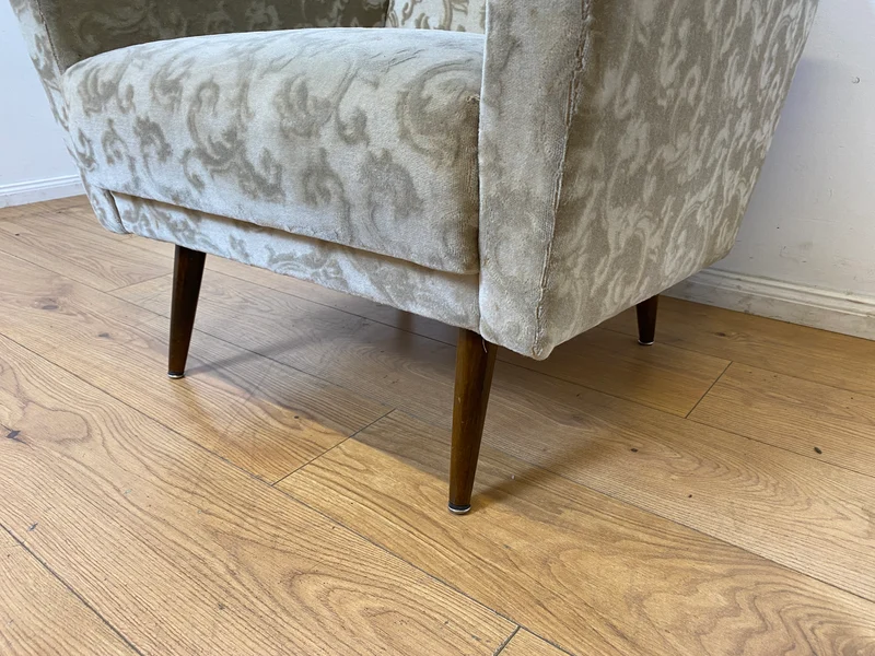 WMK Stilvoller und gut erhaltener Mid-Century Sessel mit Originalbezug und edlem Holzgestell