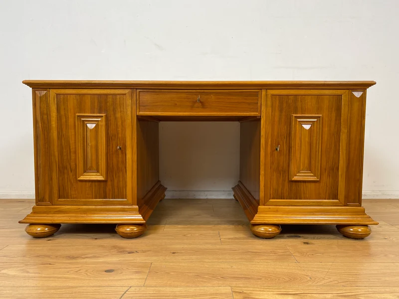 WMK I Hochwertiger Vintage 2-Personen Schreibtisch im Antiken Stil in Nussbaum