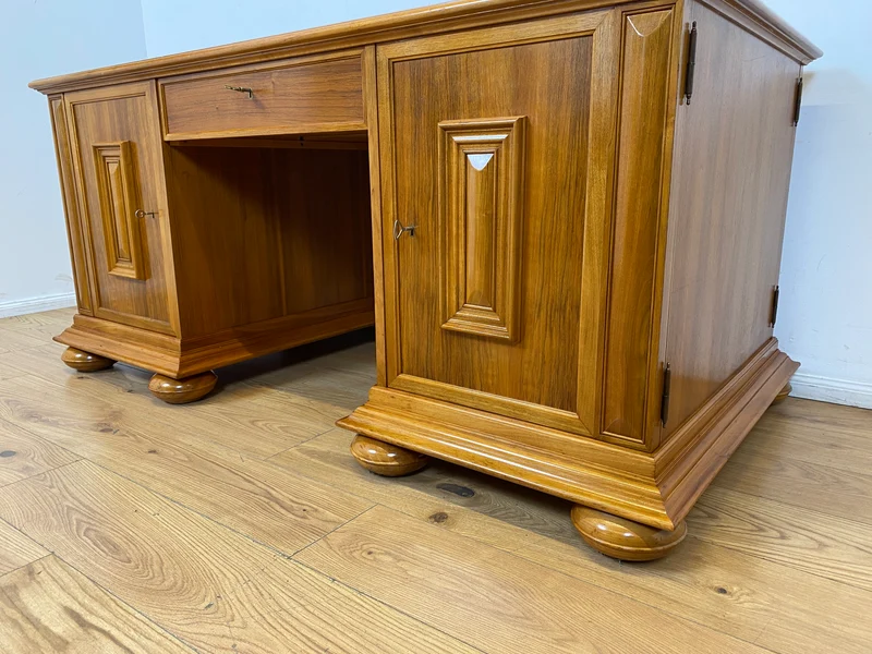 WMK I Hochwertiger Vintage 2-Personen Schreibtisch im Antiken Stil in Nussbaum