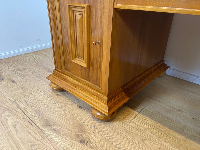 WMK I Hochwertiger Vintage 2-Personen Schreibtisch im Antiken Stil in Nussbaum