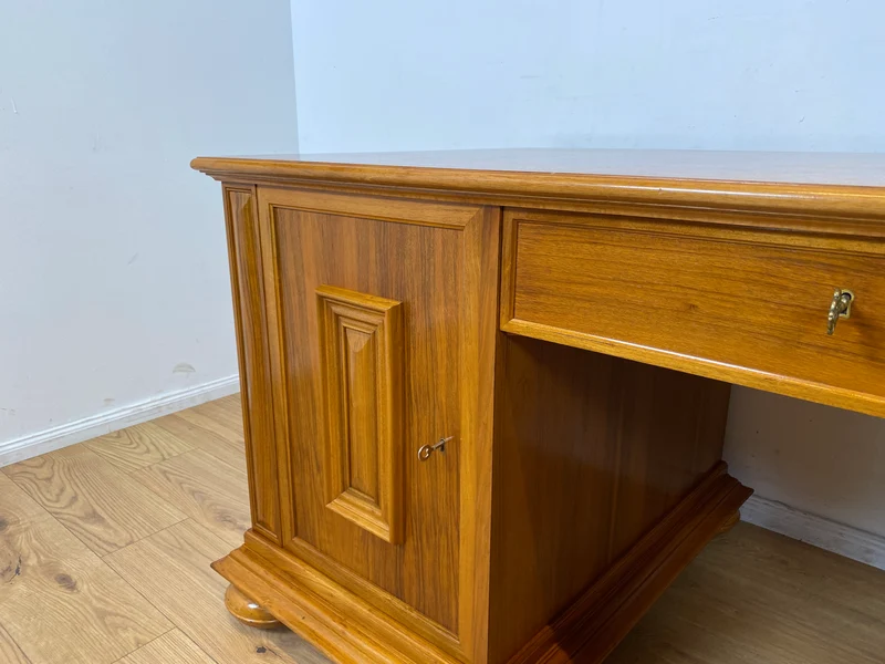 WMK I Hochwertiger Vintage 2-Personen Schreibtisch im Antiken Stil in Nussbaum
