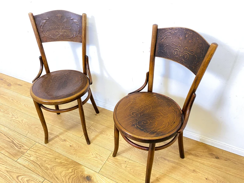 Wunderbarer antiker Bugholzstuhl von Fischel , früher Thonet , für Wien & Niemes Böhmen mit geprägten Ornamenten