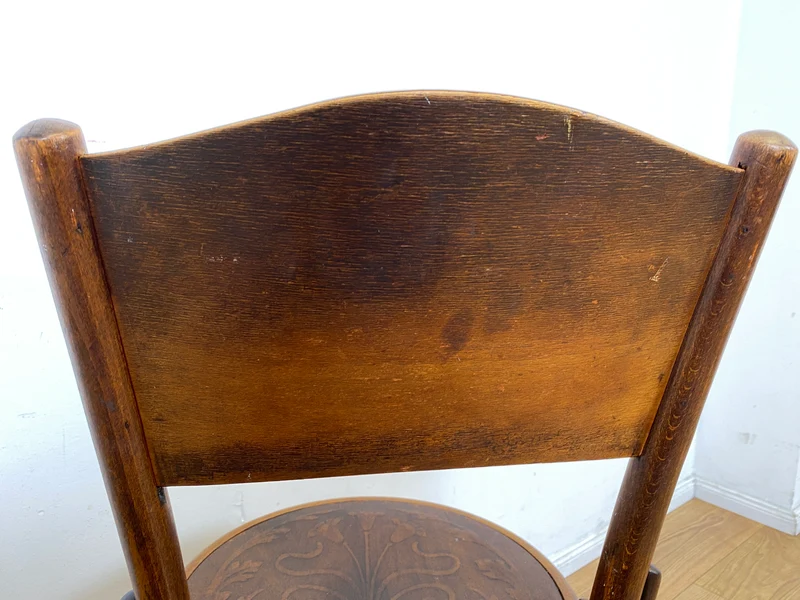 Wunderbarer antiker Bugholzstuhl von Fischel , früher Thonet , für Wien & Niemes Böhmen mit geprägten Ornamenten