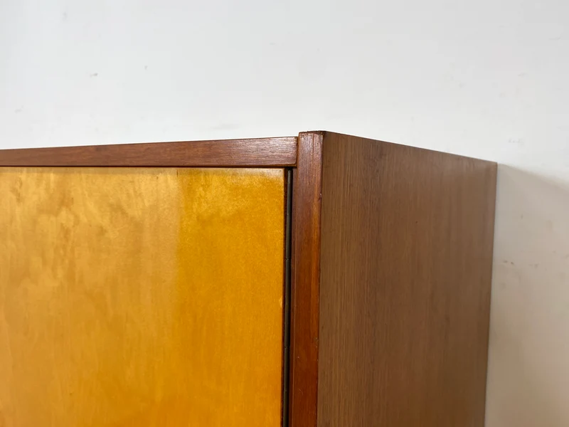 Minimalistischer & geräumiger Mid-Century Kleiderschrank aus 1966 mit Schublade und Böden I Schrank Schlafzimmerschrank Wäscheschrank Garderobe Wardrobe Retro Vintage 60er I