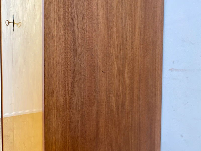 Minimalistischer & geräumiger Mid-Century Kleiderschrank aus 1966 mit Schublade und Böden I Schrank Schlafzimmerschrank Wäscheschrank Garderobe Wardrobe Retro Vintage 60er I