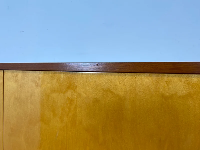 Minimalistischer & geräumiger Mid-Century Kleiderschrank aus 1966 mit Schublade und Böden I Schrank Schlafzimmerschrank Wäscheschrank Garderobe Wardrobe Retro Vintage 60er I