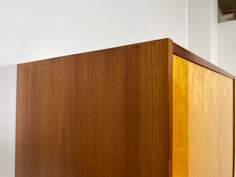 Minimalistischer & geräumiger Mid-Century Kleiderschrank aus 1966 mit Schublade und Böden I Schrank Schlafzimmerschrank Wäscheschrank Garderobe Wardrobe Retro Vintage 60er I