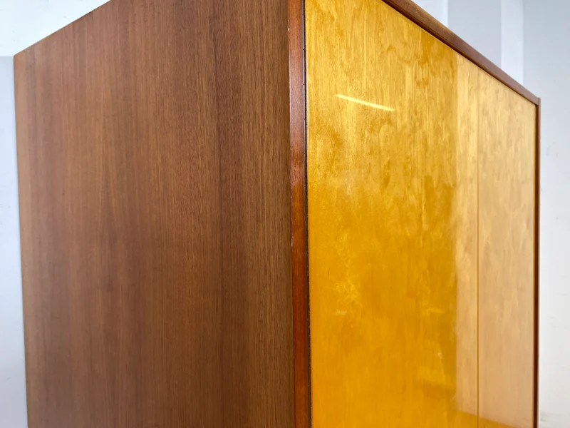 Minimalistischer & geräumiger Mid-Century Kleiderschrank aus 1966 mit Schublade und Böden I Schrank Schlafzimmerschrank Wäscheschrank Garderobe Wardrobe Retro Vintage 60er I