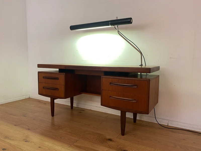 Sehr rare verstellbare Mid-Century Schwanenhals Tischleuchte von VEB NARVA I Lampe Leuchte Architektenlampe Schreibtischlampe Arbeitsleuchte Vintage Retro Werkstatt Ostalgie Industrie Design I