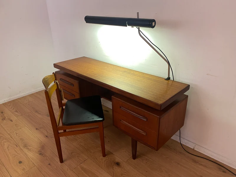 Sehr rare verstellbare Mid-Century Schwanenhals Tischleuchte von VEB NARVA I Lampe Leuchte Architektenlampe Schreibtischlampe Arbeitsleuchte Vintage Retro Werkstatt Ostalgie Industrie Design I