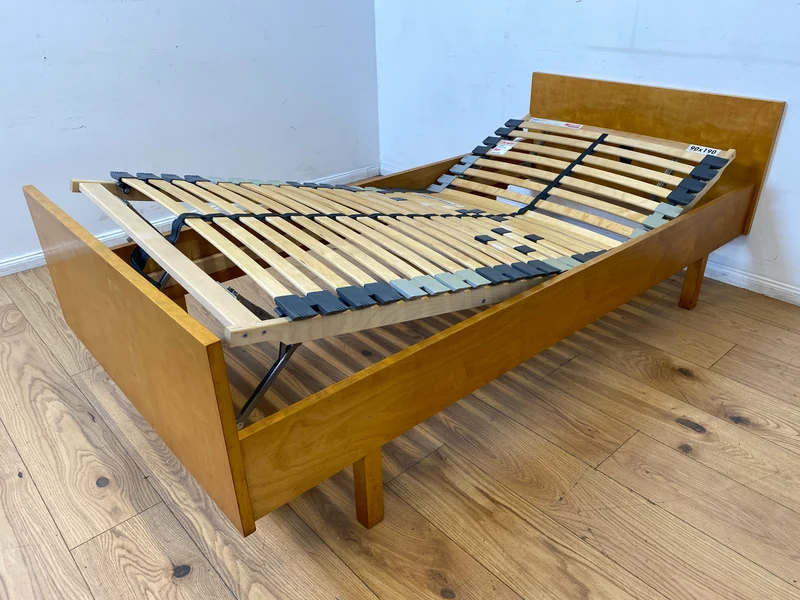 WMK I Stilvolles helles Mid-Century Einzelbett von VEB Hellerau aus 1965 mit verstellbarem 90x190 cm Lattenrost