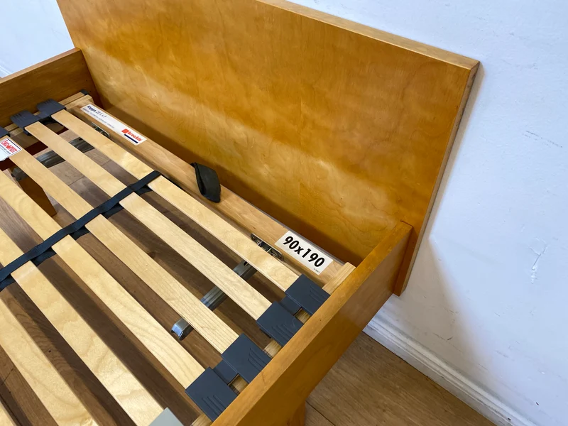 WMK I Stilvolles helles Mid-Century Einzelbett von VEB Hellerau aus 1965 mit verstellbarem 90x190 cm Lattenrost