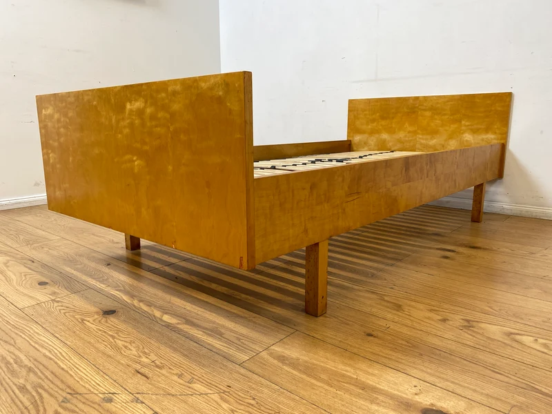 WMK I Stilvolles helles Mid-Century Einzelbett von VEB Hellerau aus 1965 mit verstellbarem 90x190 cm Lattenrost