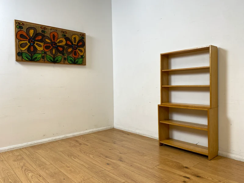 WMK I Schlichtes helles 60er Jahre Bücherregal I Zweiteilig, in Eiche mit weißer Rückwand I