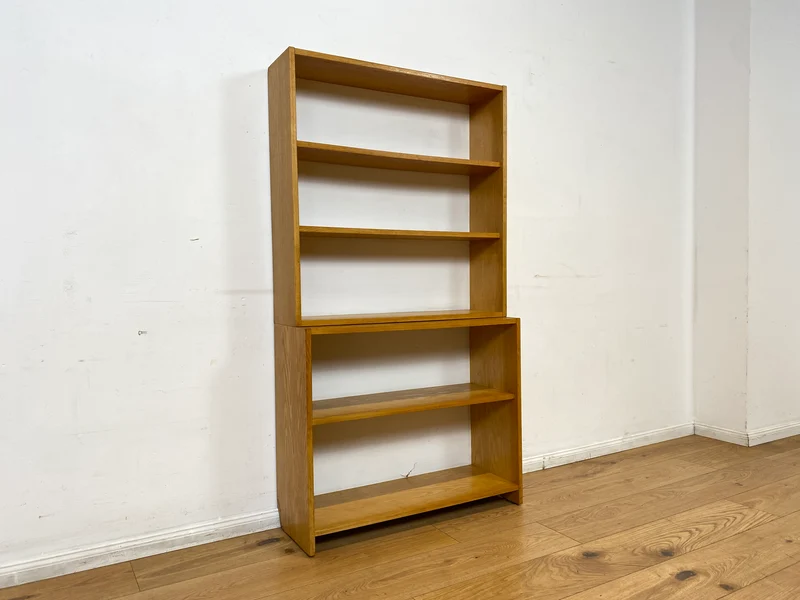 WMK I Schlichtes helles 60er Jahre Bücherregal I Zweiteilig, in Eiche mit weißer Rückwand I