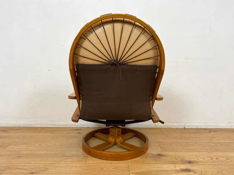 Eleganter & äußerst gemütlicher norwegischer Designer Drehsessel von Rybo Rykken mit beigem Echtleder Bezug