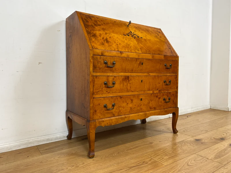 WMK I Besonders schöner skandinavischer Mid-Century Sekretär aus vollem Holz mit Intarsien