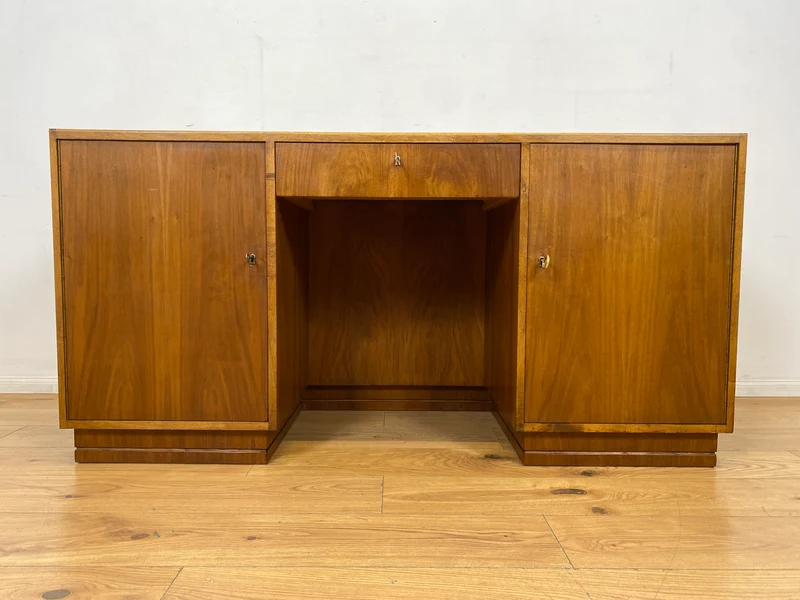WMK I Minimalistischer freistehender Mid-Century Schreibtisch aus vollem Holz mit Regal Rückseite